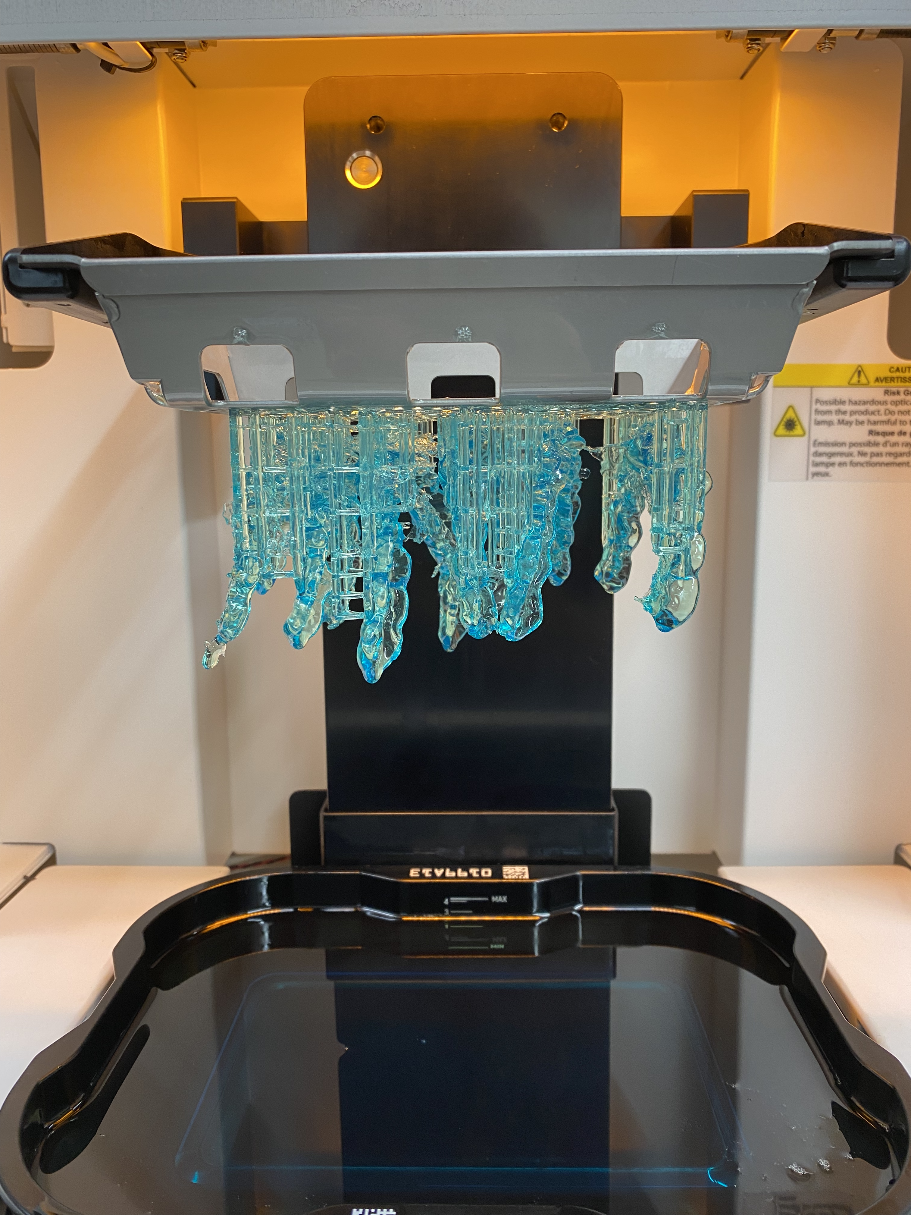 Dentaler 3D Drucker mit verschiedenen Knirschschienen zur Behandlung einer CMD